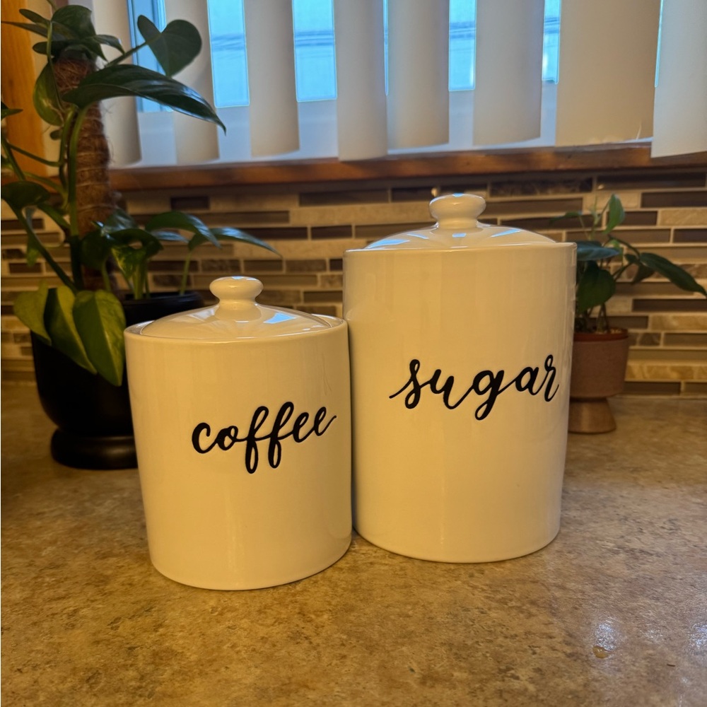 Kitchen sugar and coffee set canistersz